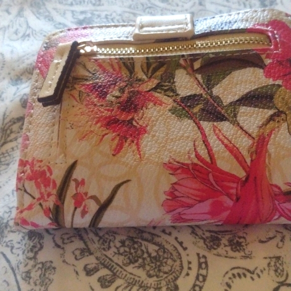 Lovely wallet. - Picture 2 of 5